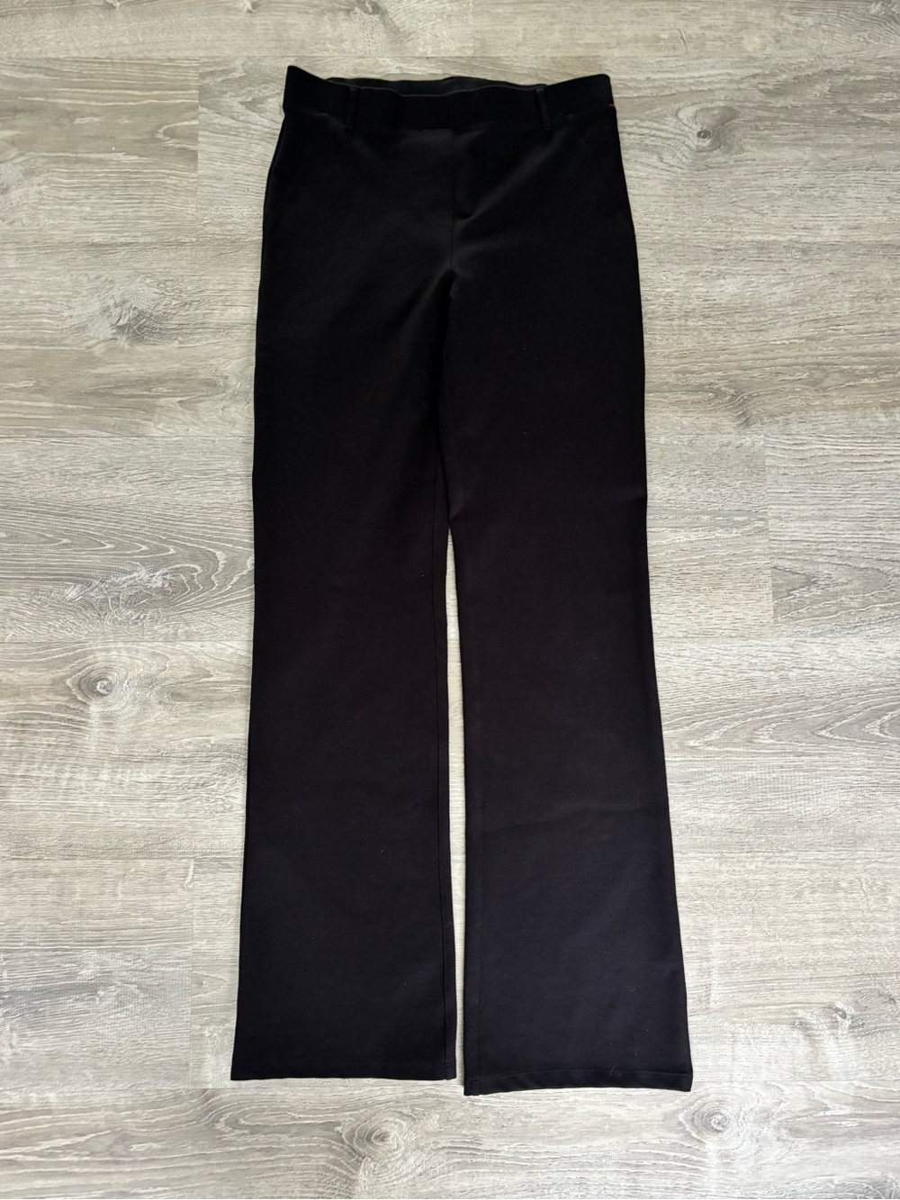 Quince Ultra-Stretch Ponte Pant Medium Black
Gently Used